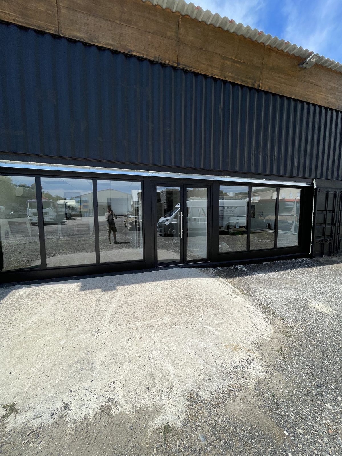 Verrière acier sur mesure en façade
